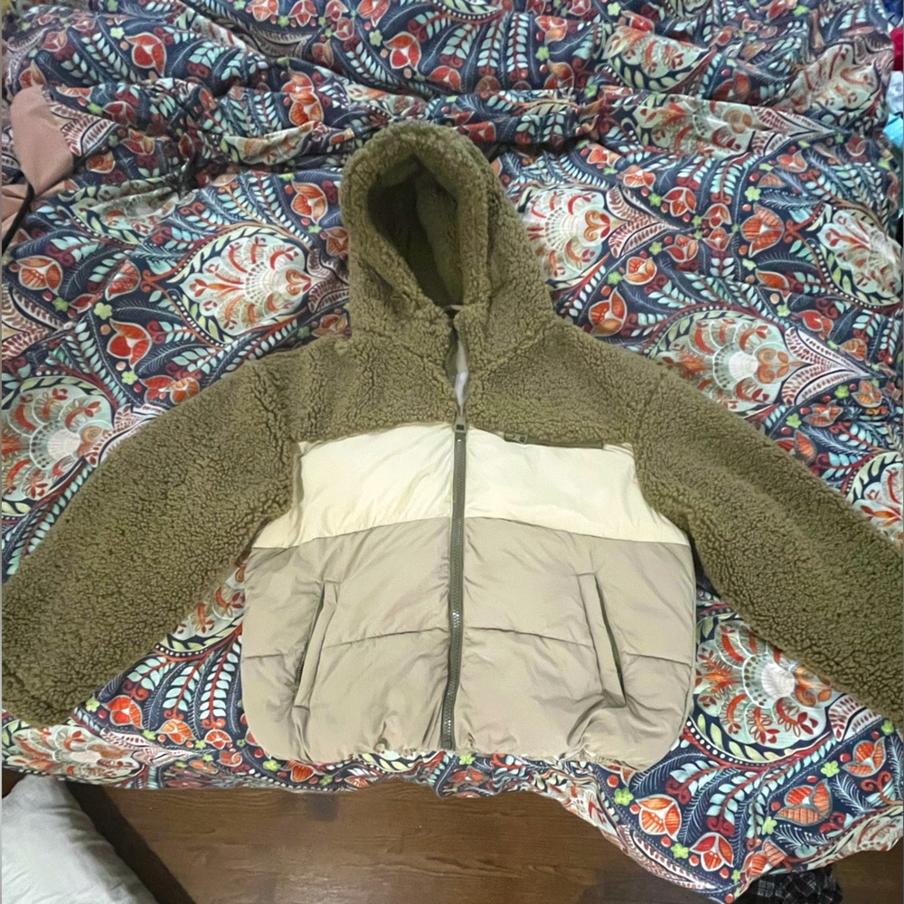 NWOT Zara Teddy & Puffer Jacket. Size Medium